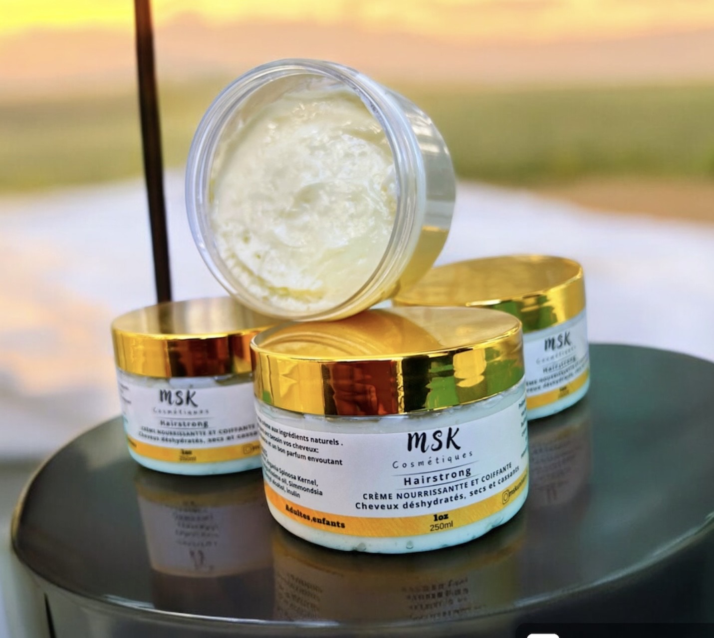 CRÈME NOURRISSANTE ET COIFFANTE